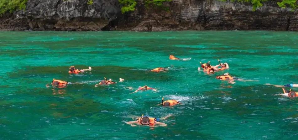 Phuket: Phi Phi Islands, Maya Bay & Khai Islands Day Tour | Free WiFi | Power Catamaran (Kelly，白珍珠) in Phuket