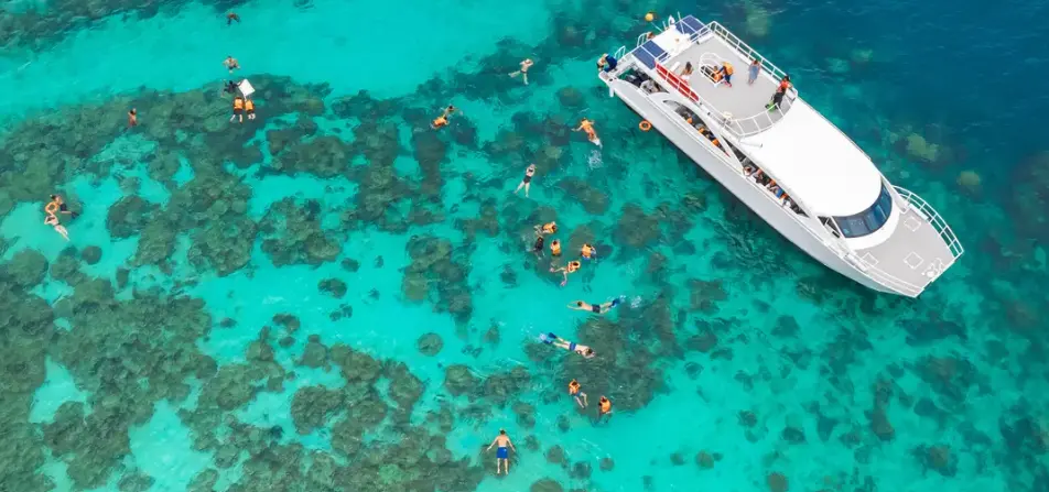 Phuket: Phi Phi Islands, Maya Bay & Khai Islands Day Tour | Free WiFi | Power Catamaran (Kelly,白珍珠) Phuket: Phi Phi Islands, Maya Bay & Khai Islands Day Tour | Free WiFi | Power Catamaran (Kelly,白珍珠) in Phuket - Photo 2
