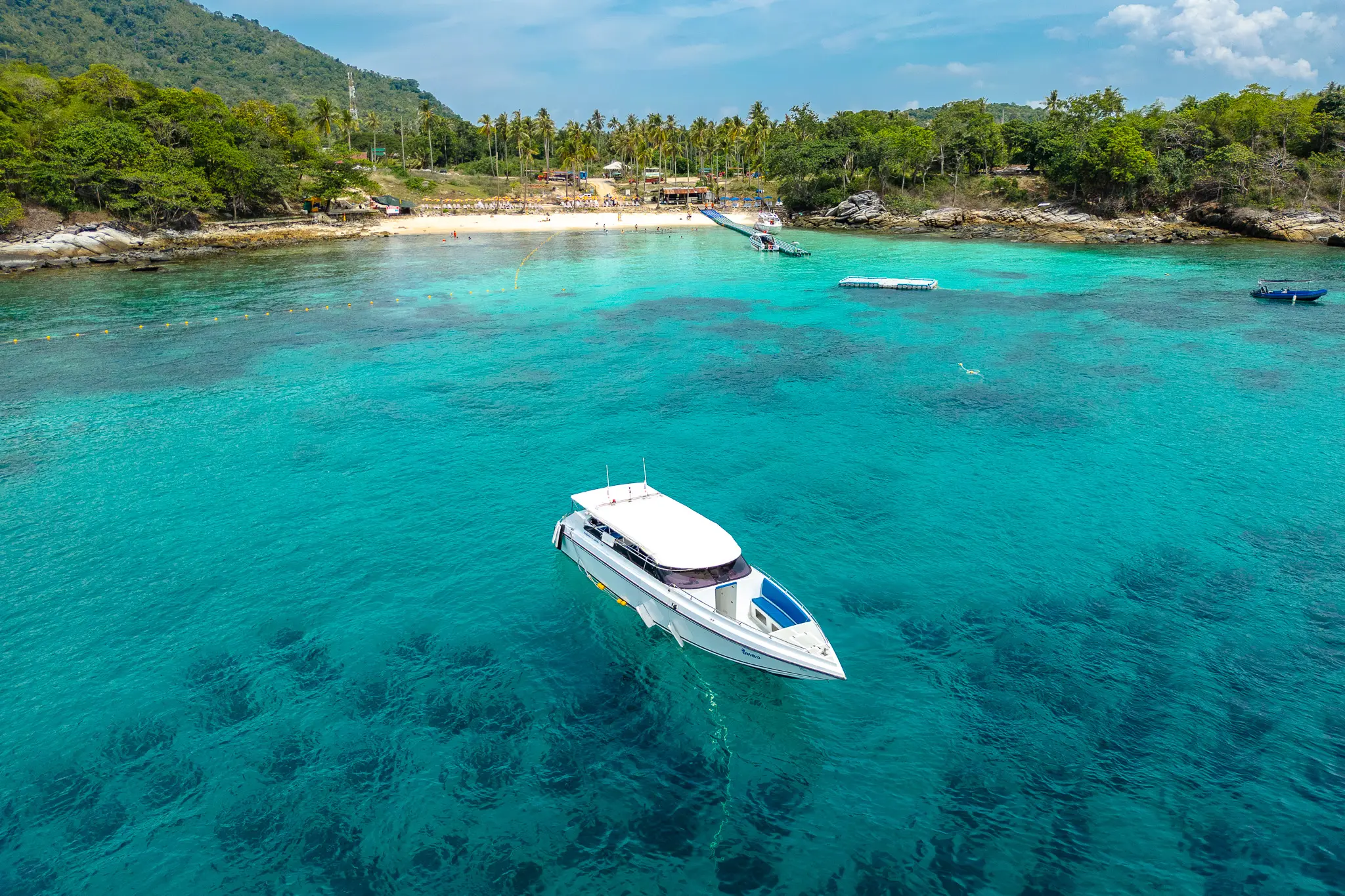 Day Trip Racha Island + Coral Island By Speedboat (皇帝岛+珊瑚岛一日游 - 白金、合金快艇) Day Trip Racha Island + Coral Island By Speedboat (皇帝岛+珊瑚岛一日游 - 白金、合金快艇) in Phuket - Photo 3