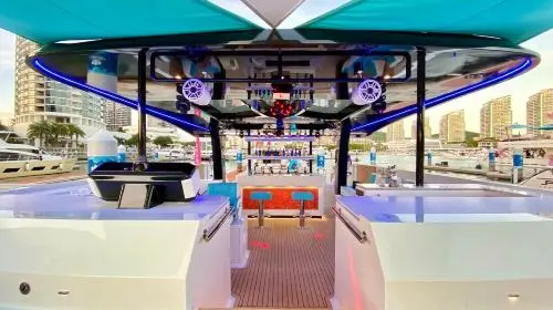 Dubai Yacht: 60ft Ozone Party Boat Private Yacht Tour Transport Passes in Dubai