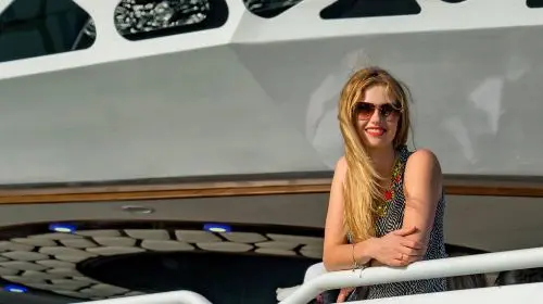 [Lotus Royale Cruise Yacht] Lotus Mega Yacht Night Cruise Around Palm Island – Romantic Sea Sightseeing – Buffet Diner Transport Passes in Dubai - Photo 4