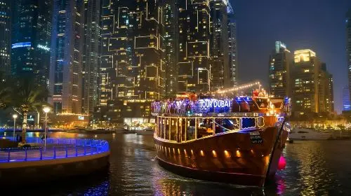 Dubai night sightseeing cruise in Dubai