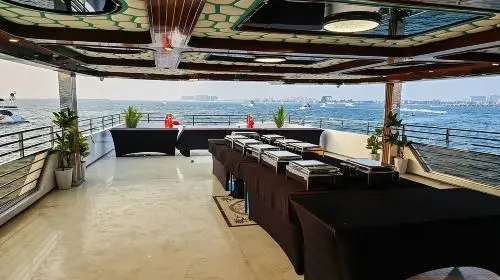 ROSE ROYALE Abu Dhabi Luxury Mega Yacht Buffet/Includes Soft Drinks/Unlimited Alcohol Option/VIP Package Priority Boarding Transport Passes ROSE ROYALE Abu Dhabi Luxury Mega Yacht Buffet/Includes Soft Drinks/Unlimited Alcohol Option/VIP Package Priority Boarding Transport Passes in Abu Dhabi - Photo 2