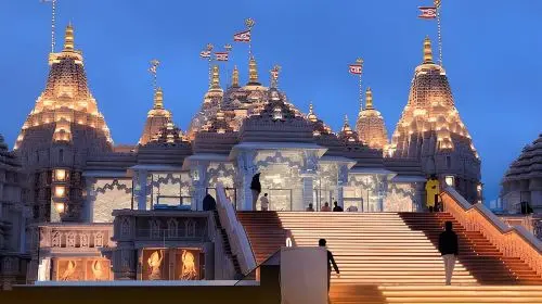 Full-Day Abu Dhabi City Tour with BAPS Hindu Temple + Grand Mosque Tour Day Tours Full-Day Abu Dhabi City Tour with BAPS Hindu Temple + Grand Mosque Tour Day Tours in Abu Dhabi - Photo 2